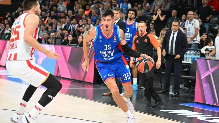 Anadolu Efes, EuroLeague'de 2 sayıyla kazandı