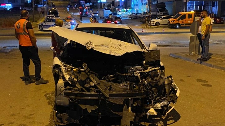 Ankara'da korkunç kaza! Araç hurdaya döndü