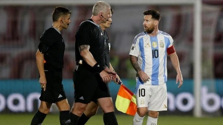 Arjantin yenildi! Lionel Messi öfkesini hakemden çıkardı