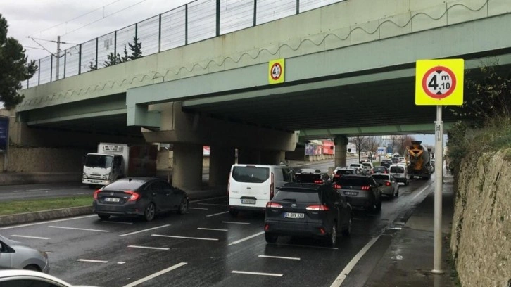 Bakırköy'de trafik kazalarıyla gündeme gelen alt geçitte yolun kotu düşürülecek