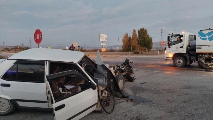 Burdur'da korkunç kaza: Araç ikiye bölündü