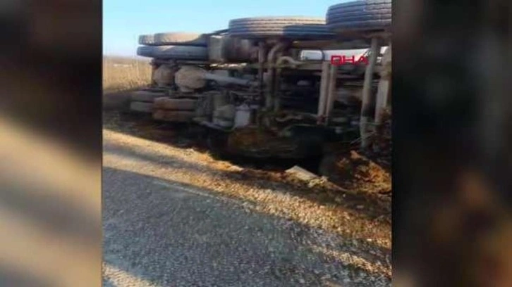 Bursa'da beton mikseri devrildi: Sürücü yaralandı