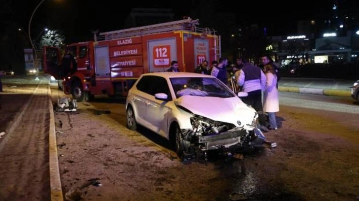 Elazığ’da iki otomobil çarpıştı: 5 yaralı