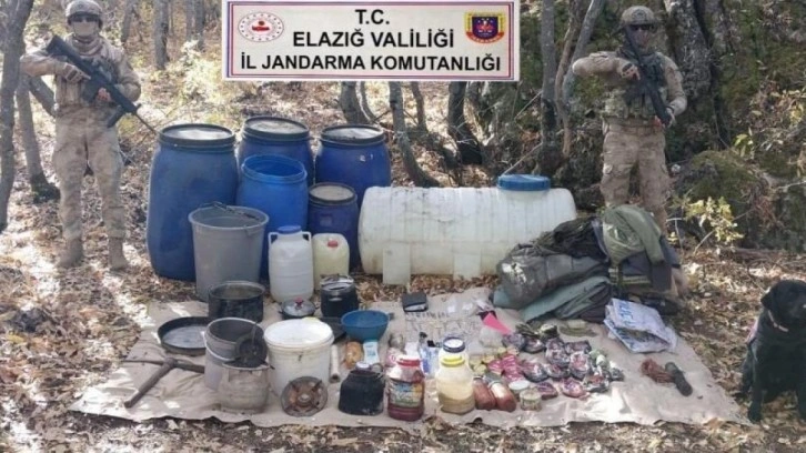 Elazığ’da teröristlere ait 2 sığınak imha edildi