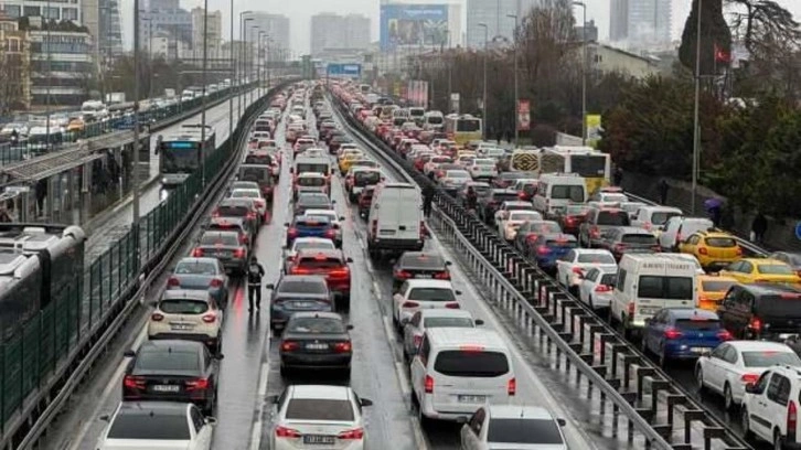 İstanbul'da trafik yoğunluğu yüzde 83'e ulaştı