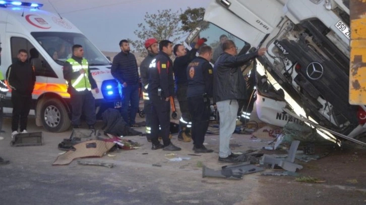 Konya'da kontrolden çıkan tır devrildi: 2 yaralı