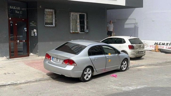 Mersin'de otomobile silahlı saldırı: 1 ölü, 1 yaralı