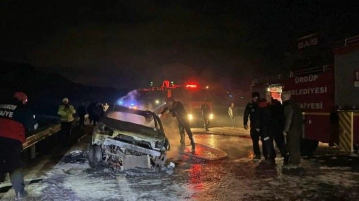 Nevşehir'de faciadan dönüldü: Motosiklet ile otomobilin alev aldı!