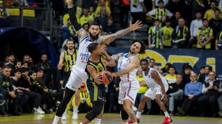 Pota derbisinde Anadolu Efes, Fenerbahçe Beko'yu konuk edecek