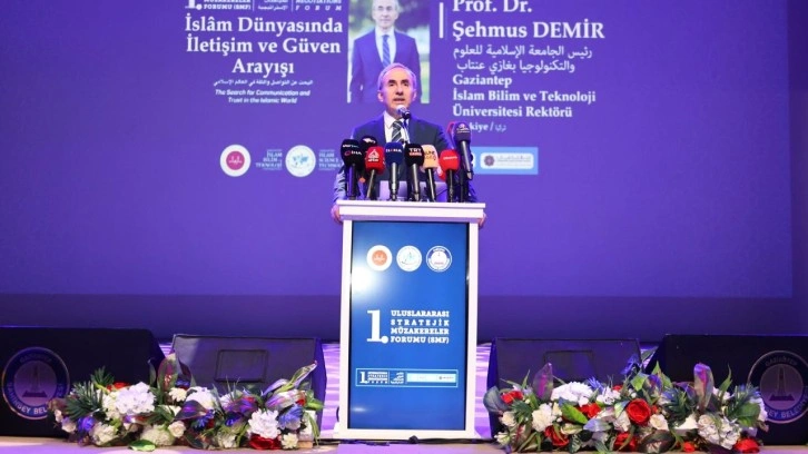 Prof. Dr. Şehmus Demir 1. Uluslararası SMF'de konuştu