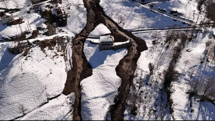 Rize'deki heyelan sonrası 18 ev tahliye edildi