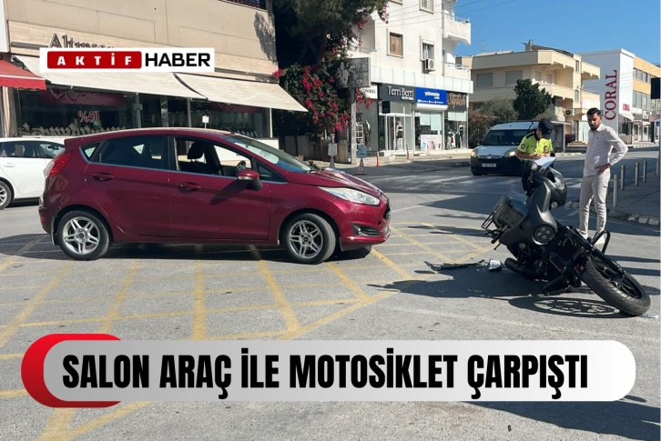  Salon araç ile motosiklet çarpıştı...