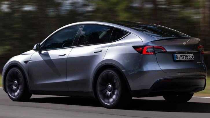 Tesla Model Y alacaklara kötü haber: Zam geldi!