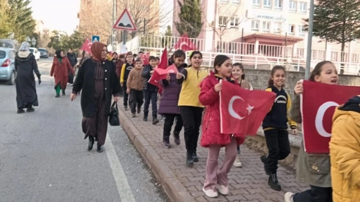 Yüreği güzel çocuklar! Şehit Baydilli'nin babaevini ziyaret ettiler