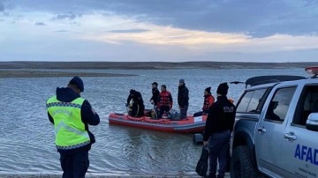 Avladığı ördeği almak için girdiği baraj gölünde kayboldu