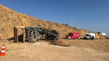 Balıkesir'de feci kaza: Kamyon sürücüsü hayatını kaybetti!