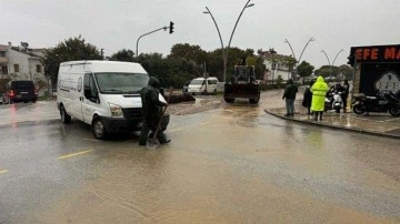 Datça'da dere taştı, ev ve iş yerlerini su bastı!