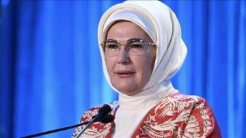 Emine Erdoğan'dan "Hayata Bağlayan İlmekler" projesi paylaşımı