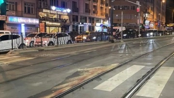 Fatih'te yolun karşısına geçmeye çalışan adama tramvay çarptı