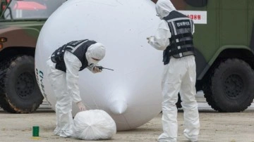 Koreler arası çöp krizi! Balon, başkanlık binasına düştü