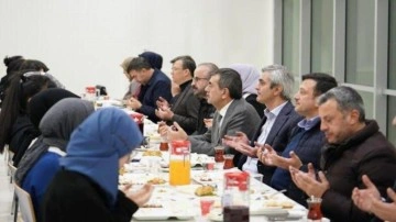 Milli Eğitim Bakanı Tekin, öğrenci, öğretmen ve velilerle iftarda buluştu