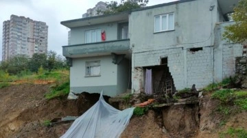 Samsun'da toprak kayması: 2 katlı bina hasar gördü