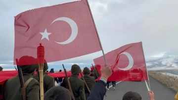 Sarıkamış şehitlerine sıfırın altında 12 derecede saygı nöbeti