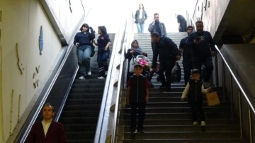 Taksim Metrosu'nda yürüyen merdivenler çalışmıyor! Vatandaş sert tepki gösterdi