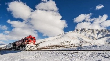 Ulaştırma ve Altyapı Bakanı Uraloğlu, Turistik Doğu Ekspresi'ni uğurladı