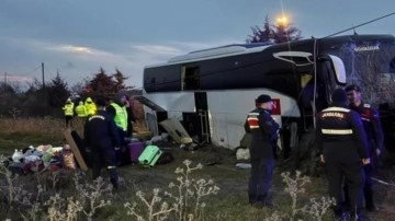 Yunanistan'dan gelen yolcu otobüsü Çanakkale'de kaza yaptı